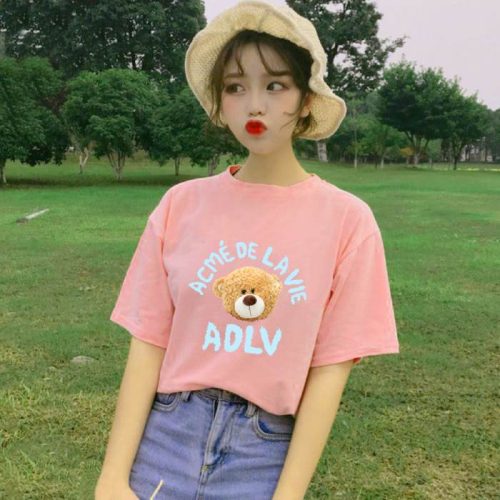 Kết hợp áo thun cùng quần jean mang phong cách cá tính