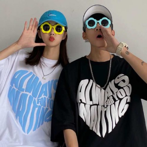 Mẫu áo thun unisex hình trái tim thiết kế đẹp, màu sắc nổi bật