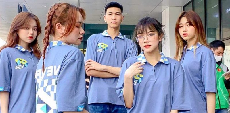 Áo đồng phục lớp có cổ đẹp, màu sắc nổi bật