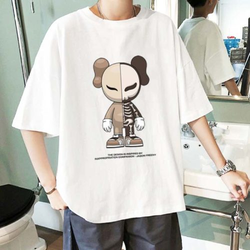 Phối quần jeans rách cùng áo phông cổ tròn