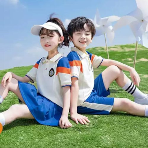 Chiếc áo thiết kế cổ bẻ tông màu trắng nổi bật