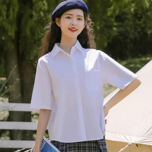 Mẫu áo sơ mi trắng được nhiều bạn học sinh yêu thích