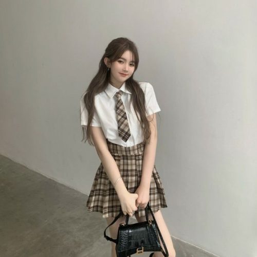 Kiểu dáng thiết kế mẫu đồng phục học sinh áo sơ mi trắng và váy