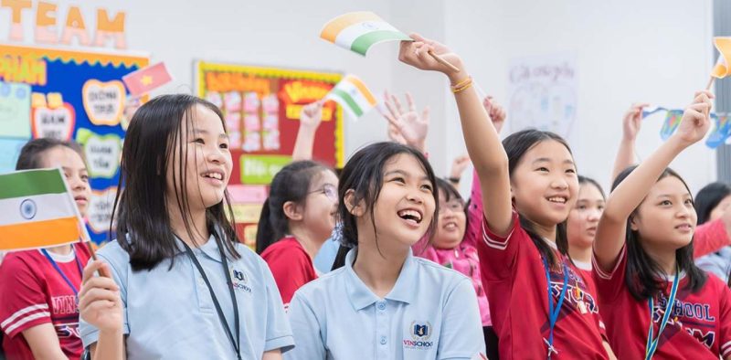 Trang phục trường Vinschool thiết kế màu sắc nổi bật