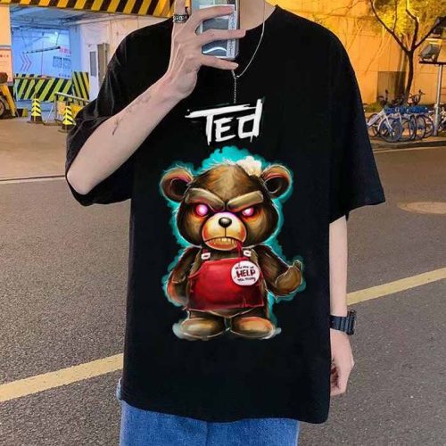 Phối áo thun với quần jeans ống rộng tạo phong cách thời trang cá tính