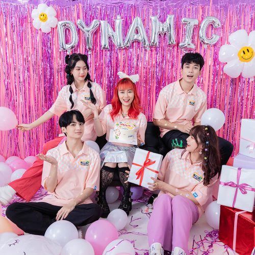 Mẫu áo lớp Dynamic màu hồng pastel