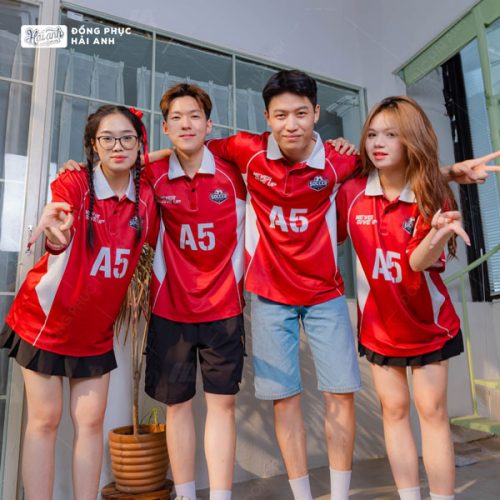 GenZ Cá Tính Khi Khoác Lên Mình Áo Lớp Trophy Đỏ Đô