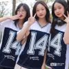 Tô đậm dấu ấn cá nhân cùng áo lớp iconic màu xanh đen phối trắng