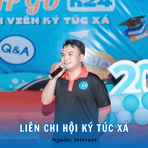 Sinh viên Liên Chi Hội Ký Túc Xá HCMUTE duyên dáng và lịch sự trong áo polo đen