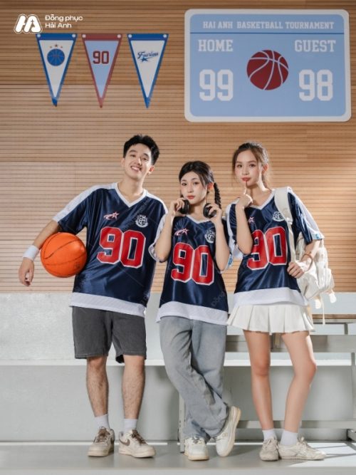 Mix áo Fearless với quần jogger xám chuẩn phong cách streetwear