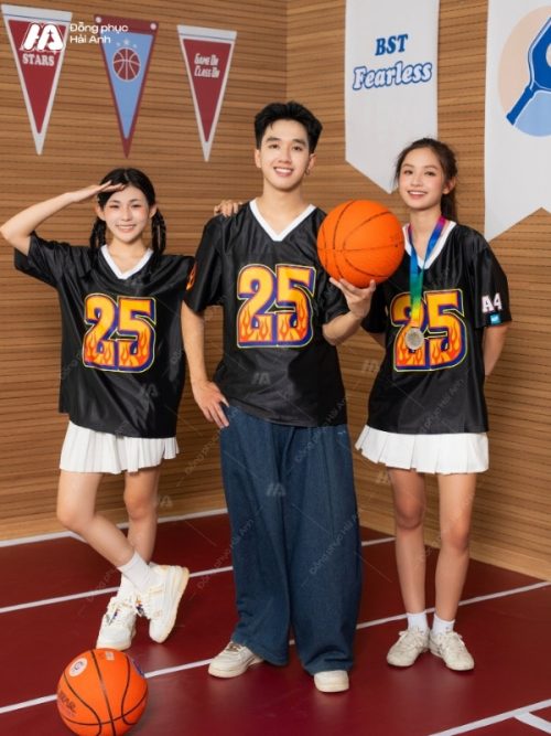Form áo rộng dễ phối, mix match hiện đại, trẻ trung 