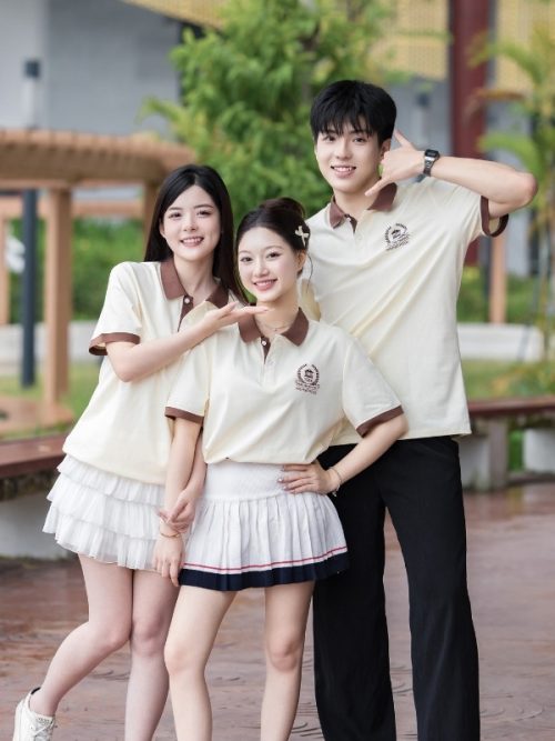 Mẫu áo đồng phục lớp polo oversize Besties màu kem cheese trẻ trung, cá tính