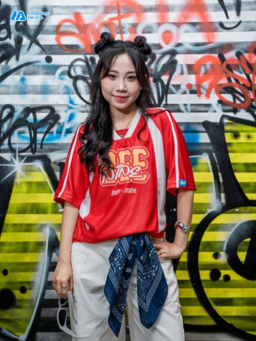 Áo lớp Shine On đỏ đô phong cách, cá tính