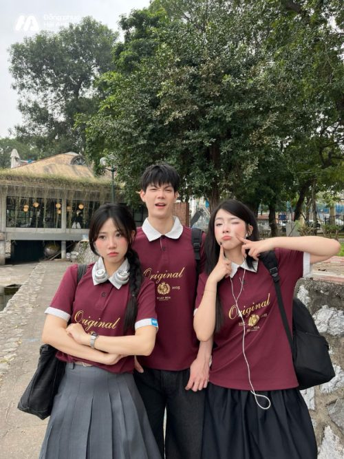 Phối đồ cực chất với mẫu áo lớp polo Unisex Fancy màu đỏ mận phối xám