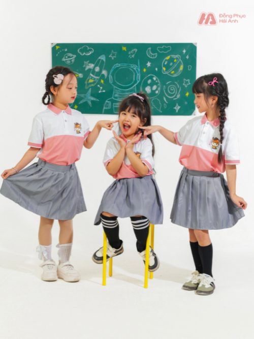 Mẫu Đồng Phục Mầm Non Màu Hồng Phối Nửa Thân - 1