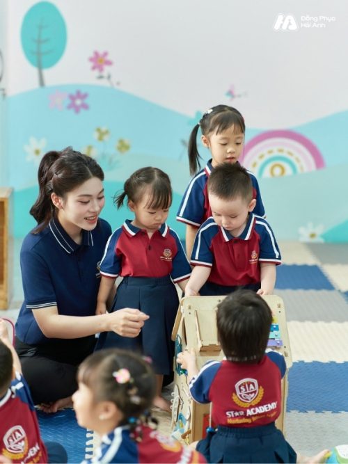 Mẫu Đồng Phục Mầm Non Hacool 01 Màu Đỏ Đô - 3