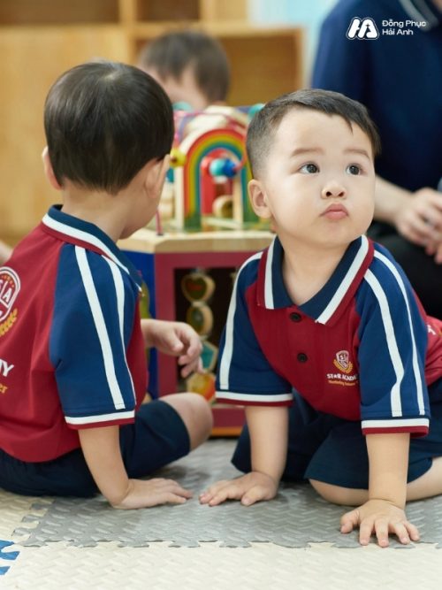 Mẫu Đồng Phục Mầm Non Hacool 01 Màu Đỏ Đô - 4
