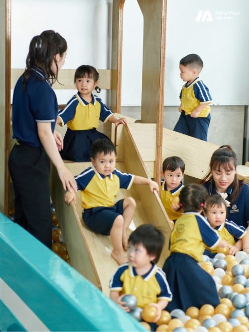 Mẫu Đồng Phục Mầm Non Hacool 01 Màu Vàng Cúc - 1